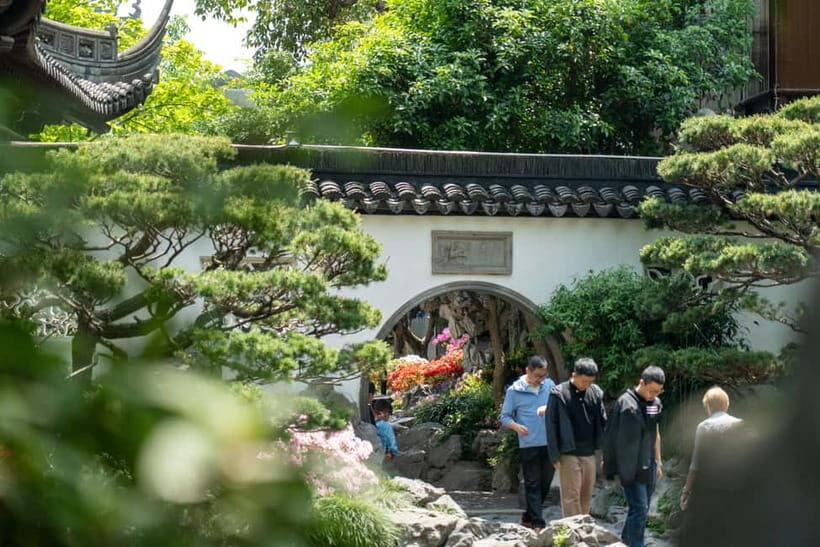 Shanghai: Yuyuan, City God Temple Old City Tour-Tip Based - Yuyuan Garden smallwares and the calm finish at Ancient City Park