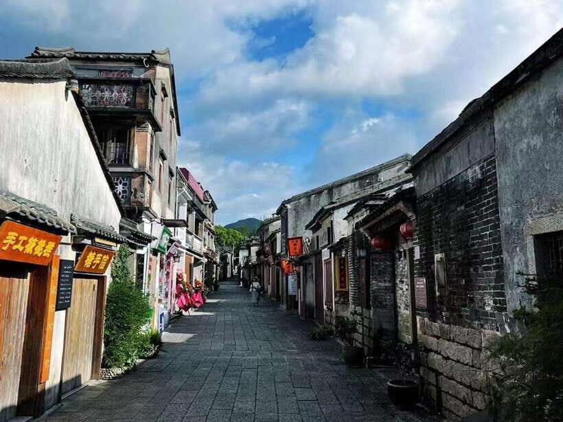 Shenzhen: Dapeng Peninsula Day Tour with Hotel Pickup - Why Dapeng Peninsula Feels Like a Different Shenzhen