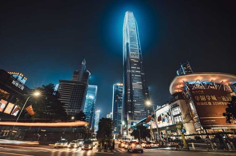 ShenZhen: Tallest Building with Luxury Meal on Highest Floor - A luxury seafood meal on top: eating with the city in the background