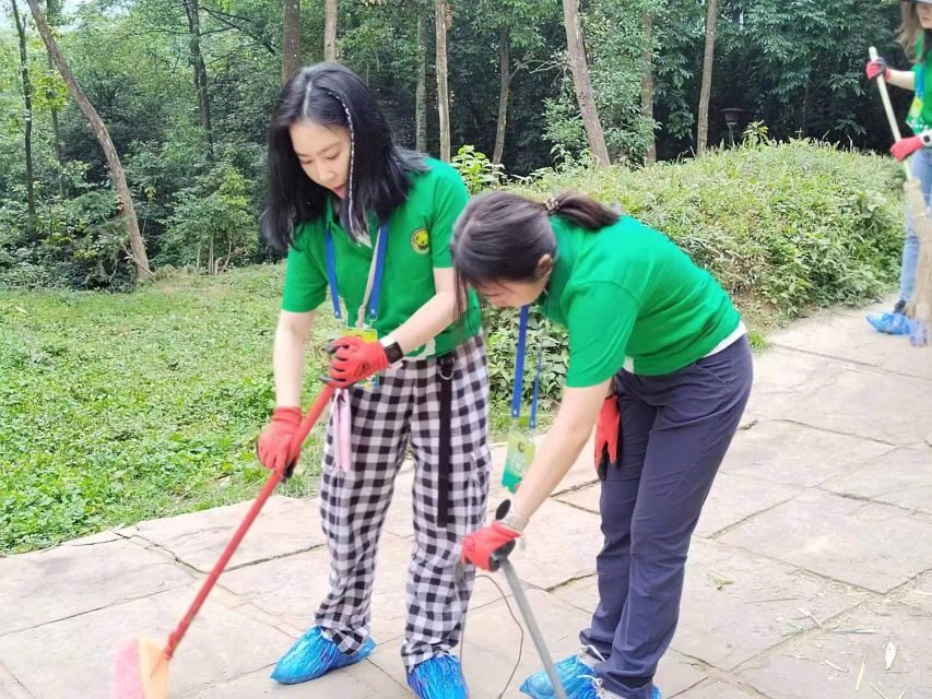 Sichuan: Big Panda Volunteer Day tour - What to Bring and Wear (So You Can Focus on Pandas)