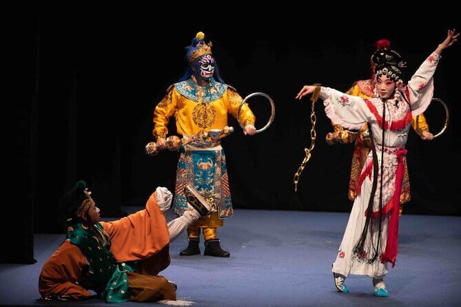Sichuan Opera with face-changing at Sichuan opera theater - What you’re actually seeing in Chengdu’s Sichuan Opera