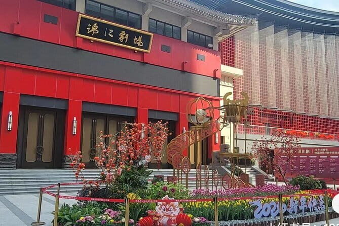 Sichuan Opera with face-changing at Sichuan opera theater - Dress-up and VIP seats: what the add-ons really buy you
