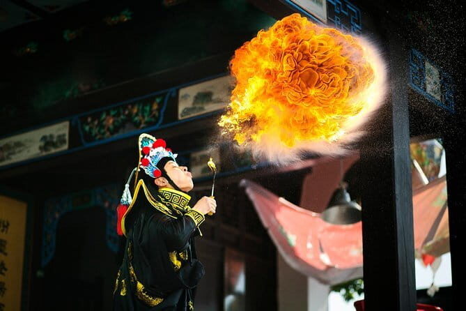 Sichuan Opera with face-changing at Sichuan opera theater - Who should book this Sichuan Opera night (and who might not love it)