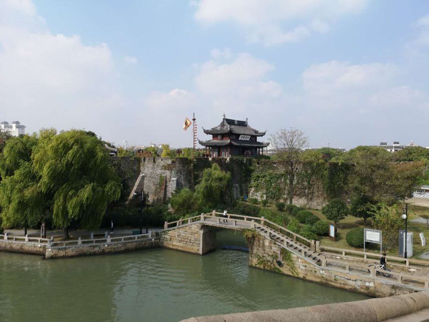 Su Zhou and Zhou Zhuang Water Village Day Tour - Lunch in a local restaurant: simple, included, and efficient