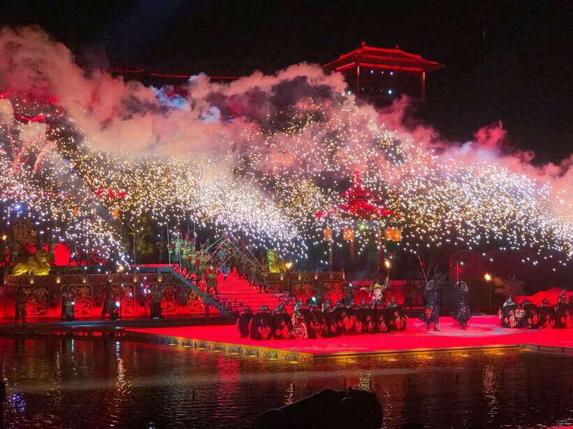 Terracotta Army, Huaqing Palace & Song of Everlasting Sorrow - Song of Everlasting Sorrow: the night show with Lishan as the stage