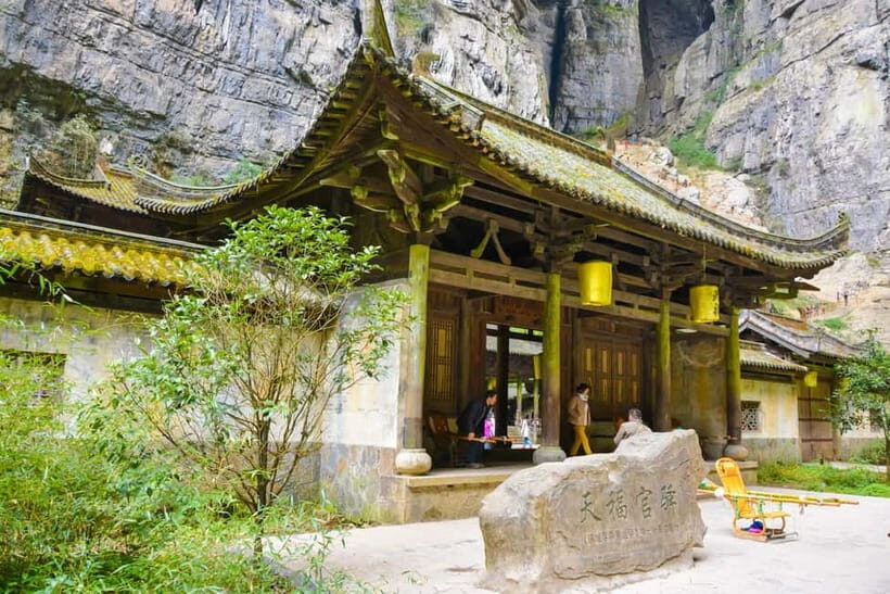 TianSheng Three Bridges + Longshui Gorge/Fairy Mountain - The short stop at Wujiang Gallery and why it works (even if it’s brief)