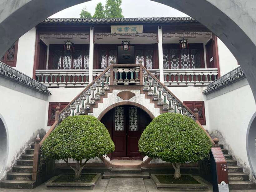 Water Town Zhujiajiao Shanghai: Boat Ride,Sights,Bites&Sips - City God Temple and Taoism Temple: belief meets town design