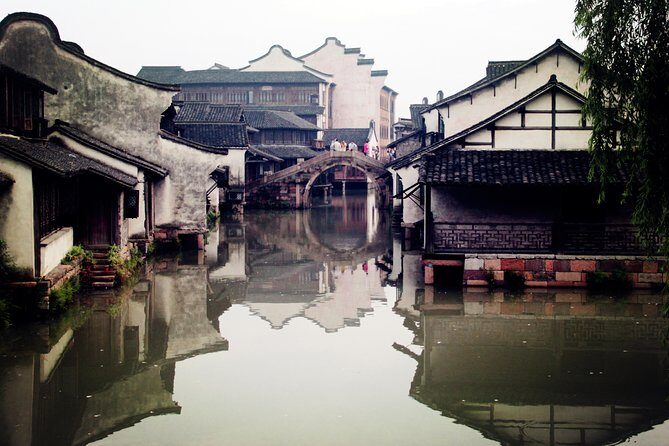 Wuzhen Water Town Delight Tour With Riverside Lunch Experience - First Steps in Wuzhen: Canals, Old Streets, and Easy Orientation