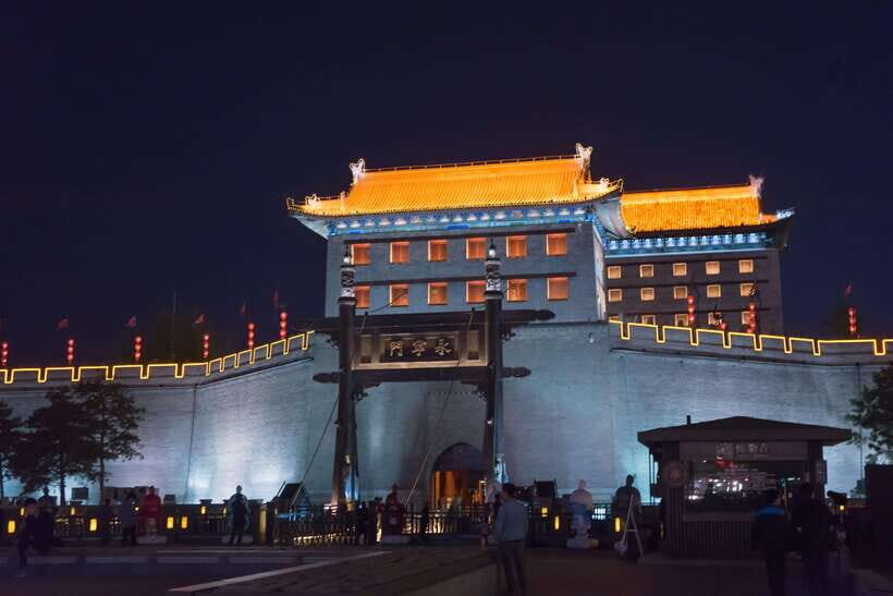 Xi'an: City Wall & Old Town Walking Tour w/ 10+ Food Tasting - City Wall sunset rides that actually feel manageable