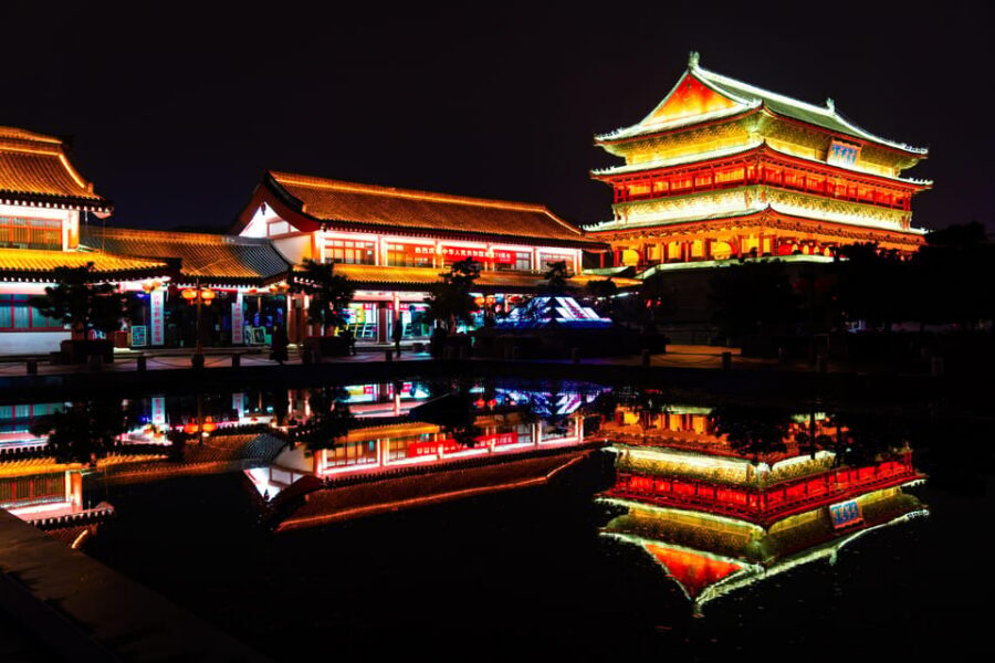 Xi'an: City Wall & Old Town Walking Tour w/ 10+ Food Tasting - Night-food backstreets: 10+ tastings that can replace dinner