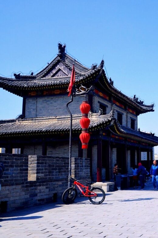 Xi'an City Wall Private Guided Tour with Cycling Option - Starting Point Near the Bell Tower: Easy to Find, Easy to Continue