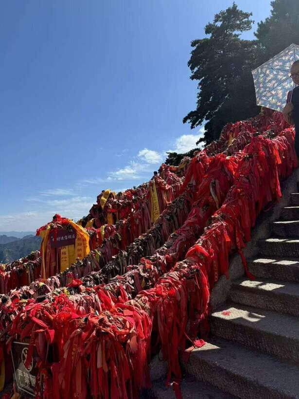 Xi'an: Hua Shan Mountain Private day Tour - Navigating the peaks: South, Morning Sun, and Lotus