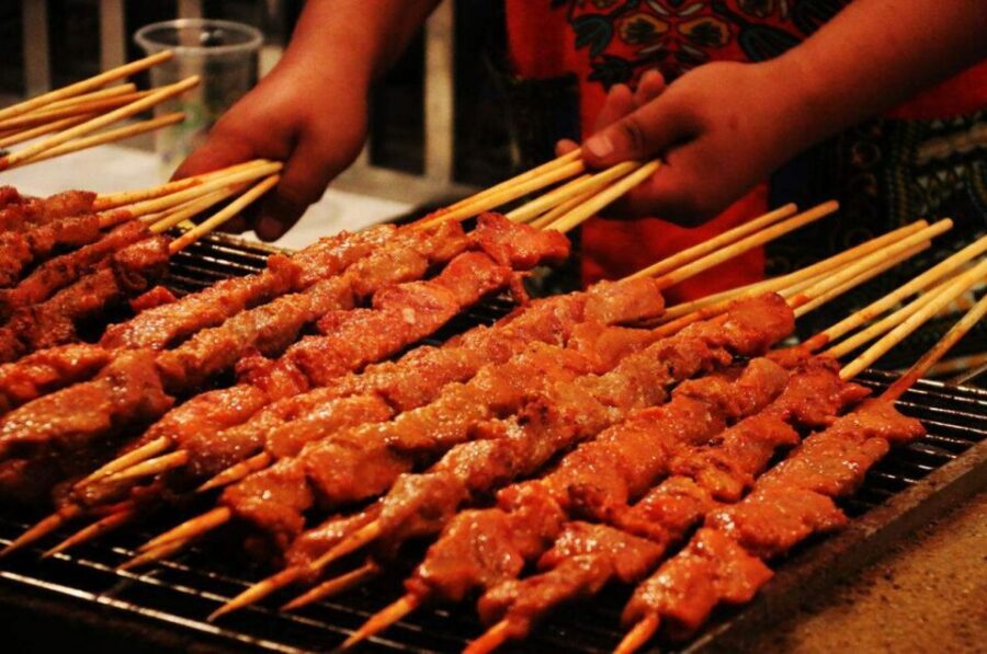 Xi'an Muslim Quarter Night Market Foodie Walking Tour - Entering Xi’an’s Muslim Quarter Lanes After Dark