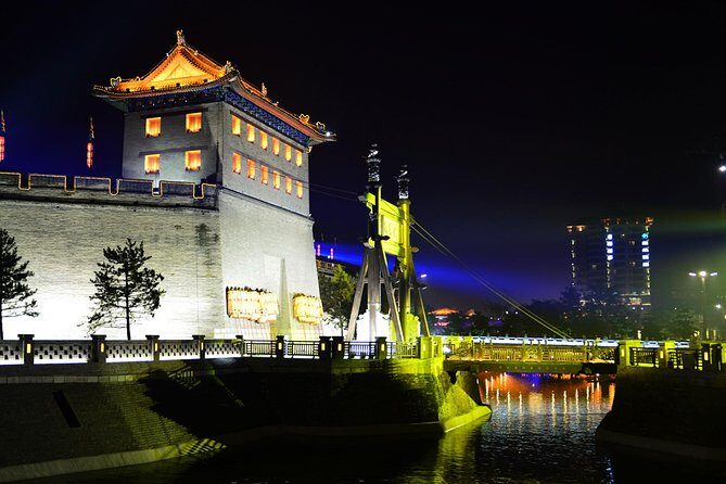 Xi'an Night Tour: South Gate Square and Big Wild Goose Pagoda Square - South Gate Square and the Lit City Wall: Best for Photos