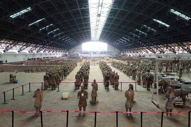 Xian Private Day Tour with Airport Transfer: Terracotta Warriors and City Wall - Airport transfer and private transport: what you gain (and what you don’t)
