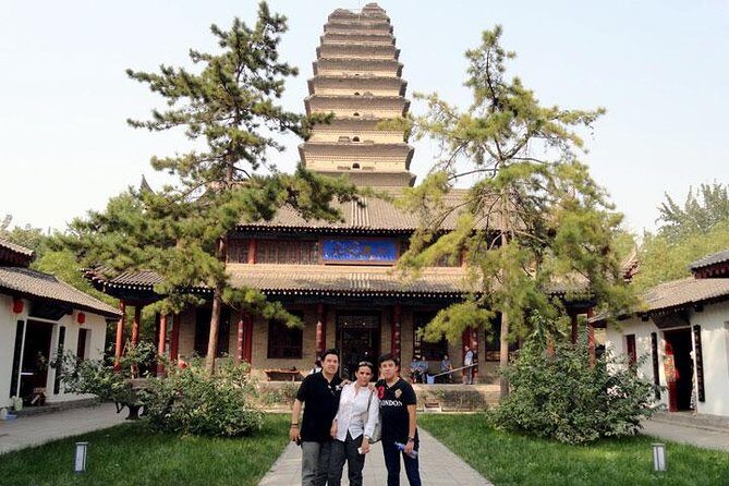 Xi'an Private Full-Day Tour with Terracotta Warriors, City Wall - Lunch and comfort: what to expect during the long day