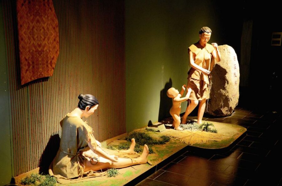 Xian Terracotta Amry& Romantic Show & Grand Tang Bright City - Terracotta Warriors: the scale lesson before the show