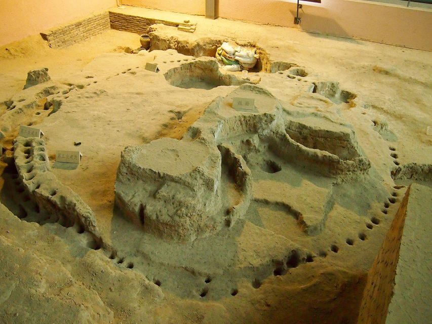 Xian Terracotta Amry& Romantic Show & Grand Tang Bright City - Datang Everbright City at night: Tang glow plus simple sightseeing