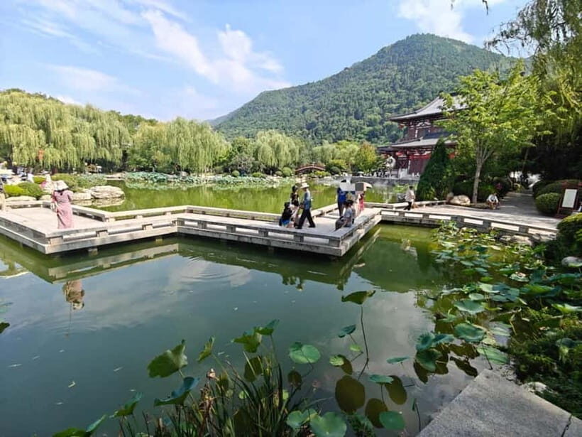 Xi'an: Terracotta Warriors, Huaqing Palace & City Night Tour - How the day works: a tight rhythm for first-timers