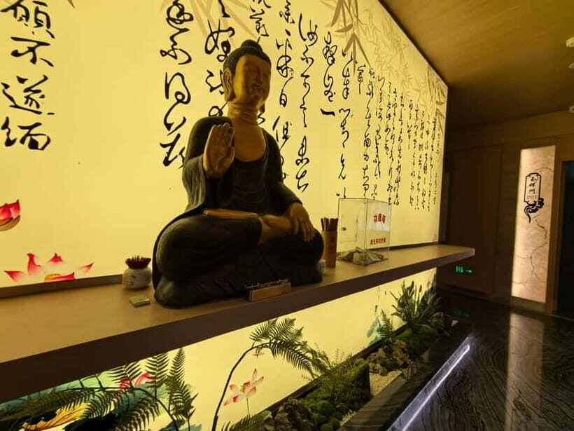 Xi'an: Traditional Chinese Massage or Spa with Meal - Hanfu dress and the calm of a downtown spa setting