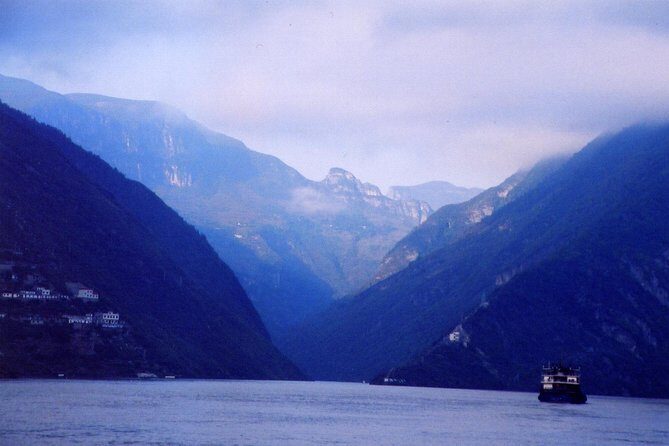Yangtze River Cruise from Chongqing to Yichang Downstream in 4 Days 3 Nights - Day 2 in Fengdu County: Jade Emperor Sanctuary vs Shibao Village