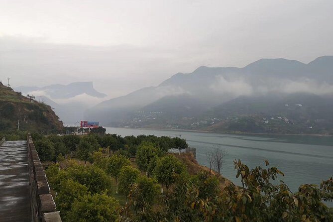 Yangtze River Cruise from Chongqing to Yichang Downstream in 4 Days 3 Nights - Day 1 Onboard Rhythm: Meals, Cabins, and How the Ship Runs