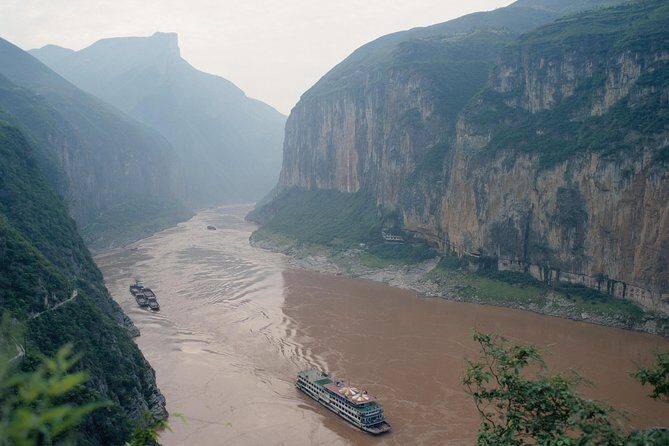 Yangtze River Cruise from Yichang to Chongqing Upstream in 5 Days 4 Nights - Day 3: Wu Gorge, Qutang Gorge, and the Choice Between Smaller Gorge Stops