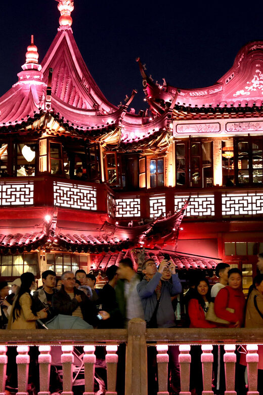 Yu Garden Addmission Reservation And Optional Tour - Crowds in August: how to avoid friction at the gate and inside