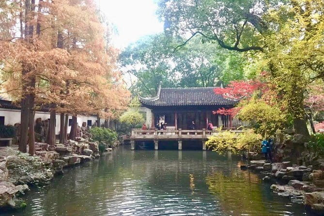 Zhujiajiao Water Town and Shanghai City Highlights Private Day Tour - Yu Garden (Yuyuan): A classic Chinese garden with a guide’s explanation